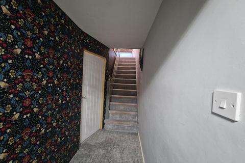 2 bedroom flat to rent, Bridgnorth Road, Wollaston