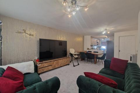 2 bedroom flat to rent, Bridgnorth Road, Wollaston