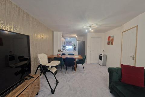 2 bedroom flat to rent, Bridgnorth Road, Wollaston