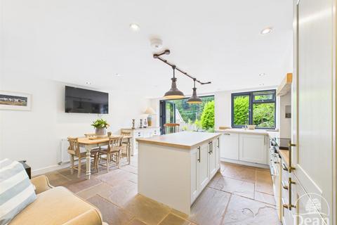 3 bedroom cottage for sale, Main Road, Pillowell
