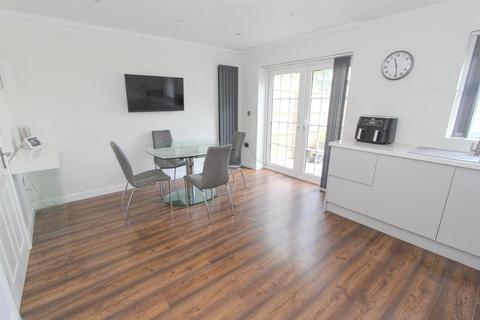 6 Grampian Close, Sutton, SM2 5PH