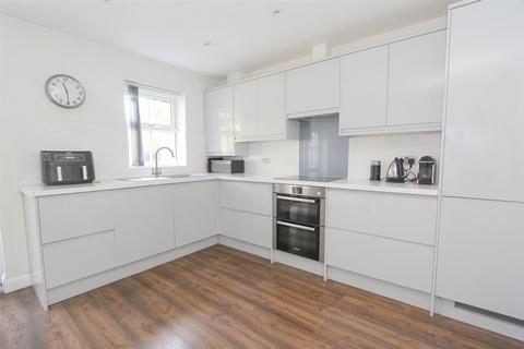 6 Grampian Close, Sutton, SM2 5PH