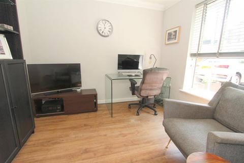 6 Grampian Close, Sutton, SM2 5PH