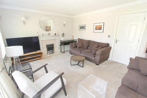 6 Grampian Close, Sutton, SM2 5PH