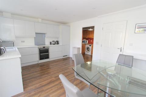 6 Grampian Close, Sutton, SM2 5PH