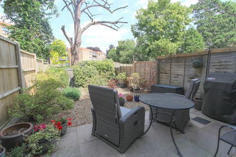 6 Grampian Close, Sutton, SM2 5PH