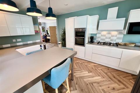 96 Blackford Road, Shirley, Solihull, B90 4BX