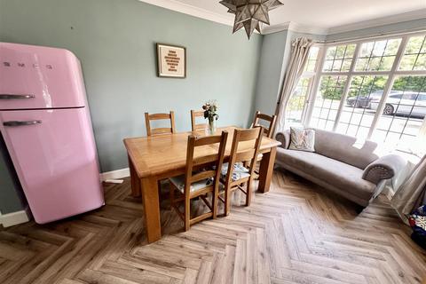 96 Blackford Road, Shirley, Solihull, B90 4BX