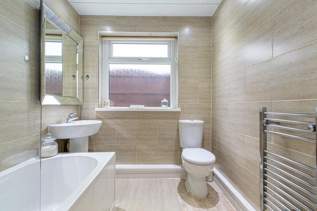 Green Lane - Ewe Move Pontefract - Bathroom 2