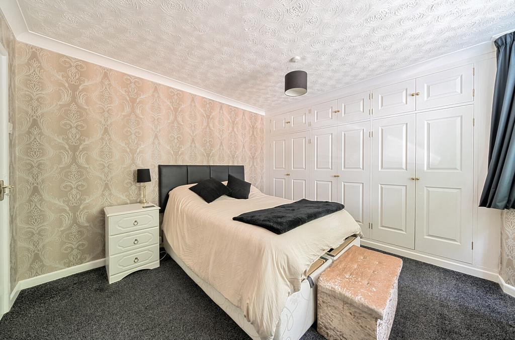 1299080 12 683999...