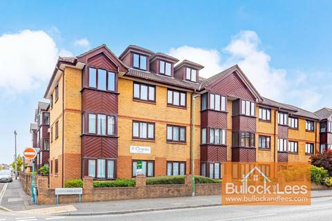 Modernised two bed top floor flat with parking in Springbourne