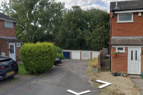 Garage to rent, Howe Close, Wheatley OX33