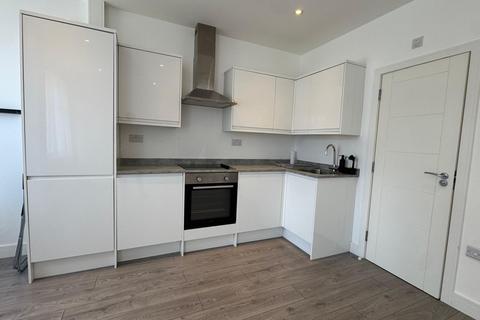 Studio to rent, Studio Room, Farnham Road, Slough, SL1