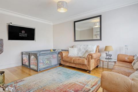 3 bedroom semi-detached house for sale, London Road, Crays Hill, Billericay