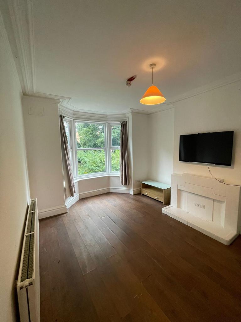 A bright and spacious large modern living room ...