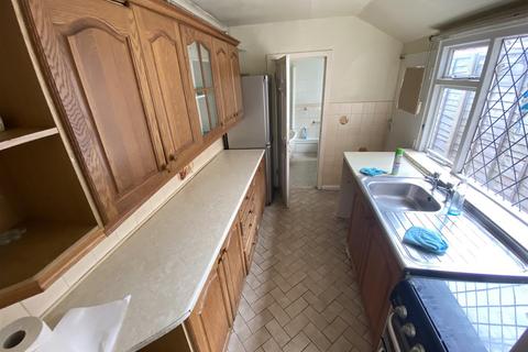 3 bedroom terraced house to rent, Hillary Street, Walsall WS2