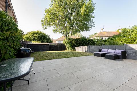 4 bedroom semi-detached house for sale, Juniper Road, Leigh-on-sea, SS9