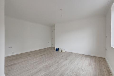 2 bedroom flat for sale, High Road, Benfleet, SS7
