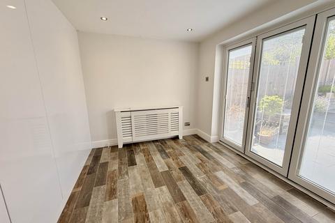 undefined, Shelley Close, Newport Pagnell MK16
