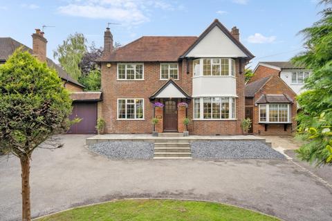 4 bedroom detached house for sale, London Road East, Amersham, Buckinghamshire, HP7 9DL