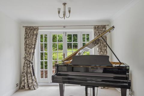 4 bedroom detached house for sale, London Road East, Amersham, Buckinghamshire, HP7 9DL