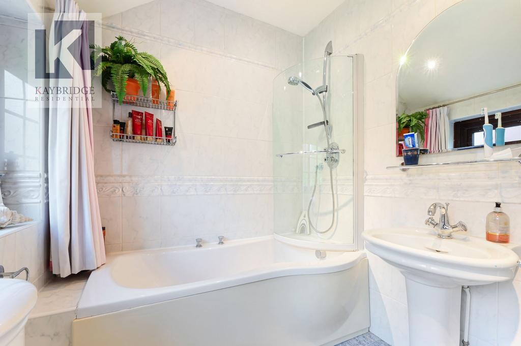 Old Bridge Lane, Epsom - KT17 4 AD