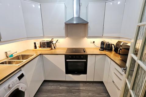2 bedroom apartment for sale, Prince Albert Court, Staines Road West, Sunbury-on-Thames, Surrey, TW16
