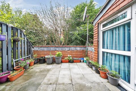 Flat 5, Fountain House Sadler Close, Mitcham, CR4 3EG