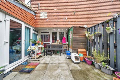 Flat 5, Fountain House Sadler Close, Mitcham, CR4 3EG