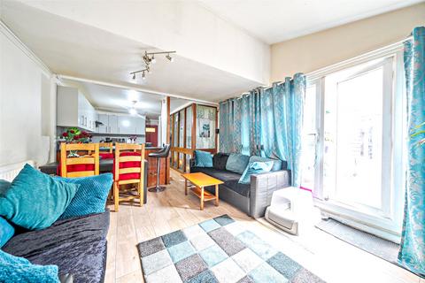 Flat 5, Fountain House Sadler Close, Mitcham, CR4 3EG