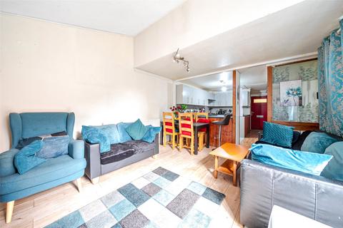 Flat 5, Fountain House Sadler Close, Mitcham, CR4 3EG