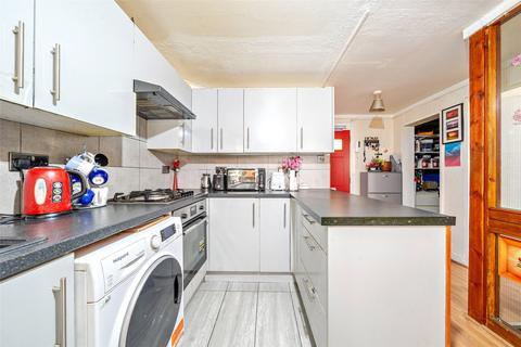 Flat 5, Fountain House Sadler Close, Mitcham, CR4 3EG