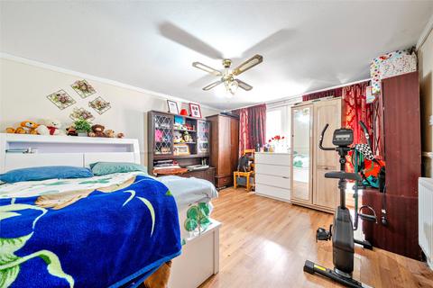 Flat 5, Fountain House Sadler Close, Mitcham, CR4 3EG
