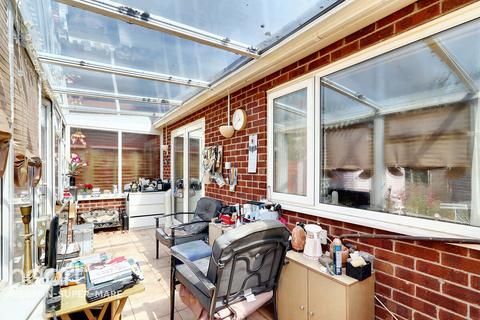 2 bedroom semi-detached bungalow for sale, Manor Farm Crescent, Weston-Super-Mare