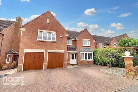 5 bedroom detached house for sale, Martlet Close, Northampton