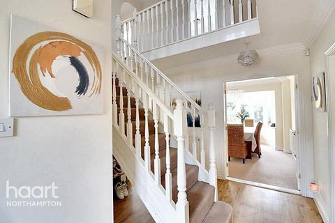 5 bedroom detached house for sale, Martlet Close, Northampton