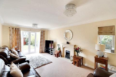 5 bedroom detached house for sale, Martlet Close, Northampton