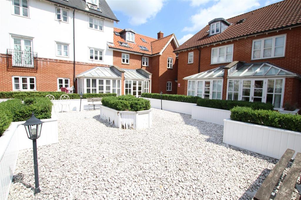 EXT garden1.jpg