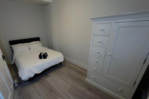 2 bedroom flat to rent, Cliffe House, Blackwall Lane, London, SE10