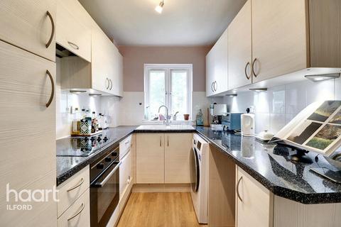 1 bedroom flat for sale, Forsythia Close, Ilford