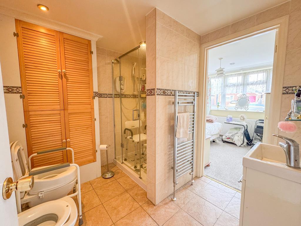 Gr floor shower
