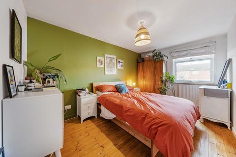 24 Lucorn Close, London, SE12 0SX