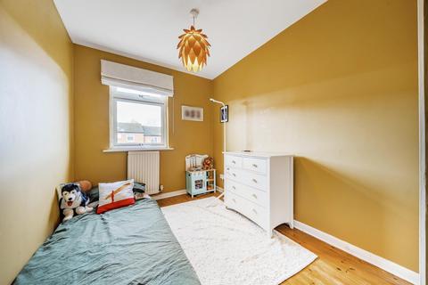 24 Lucorn Close, London, SE12 0SX