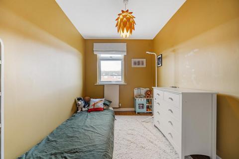 24 Lucorn Close, London, SE12 0SX