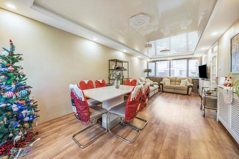 54 Gavestone Road, London, SE12 9BN