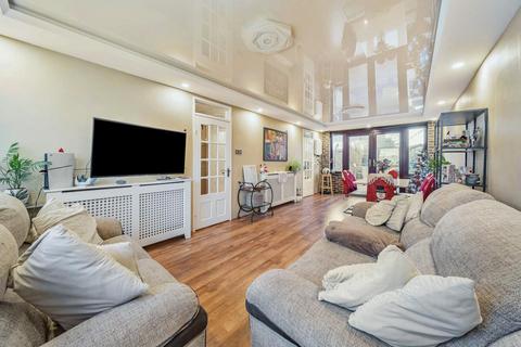 54 Gavestone Road, London, SE12 9BN