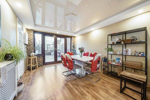 54 Gavestone Road, London, SE12 9BN