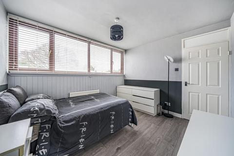54 Gavestone Road, London, SE12 9BN