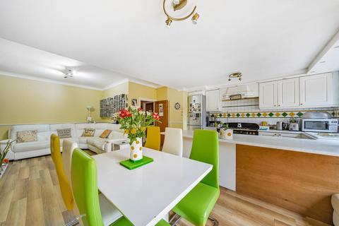 198 Burnt Ash Hill, London, SE12 0QE