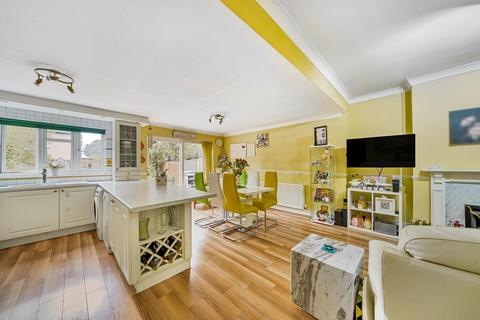 198 Burnt Ash Hill, London, SE12 0QE